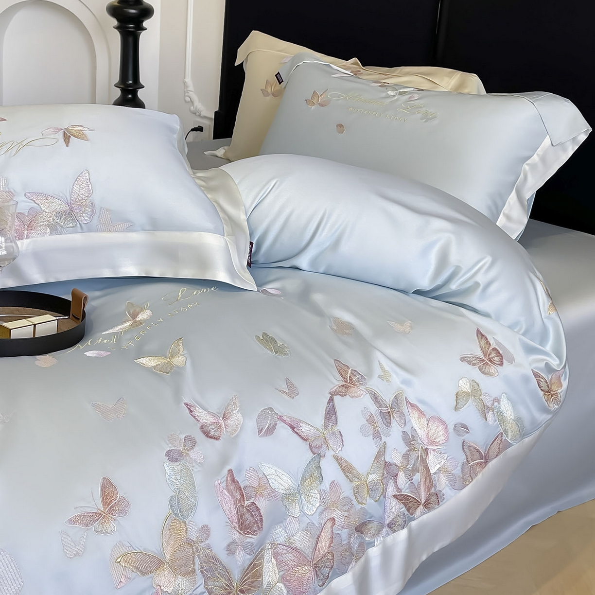 91家纺网 家纺一手货源 找家纺  2025直播爆款A类贡缎长绒棉四件套纯棉全棉重工刺绣被套床单高端拼接床上用品 七彩蝶梦-布鲁蓝