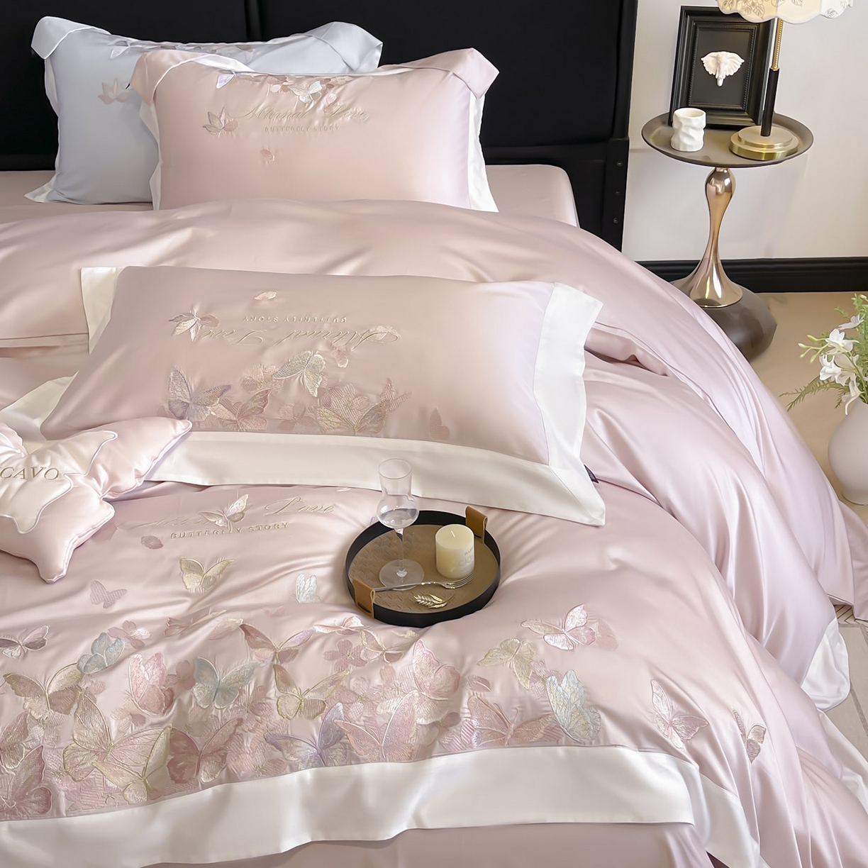 91家纺网 家纺一手货源 找家纺  2025直播爆款A类贡缎长绒棉四件套纯棉全棉重工刺绣被套床单高端拼接床上用品 七彩蝶梦-落樱粉