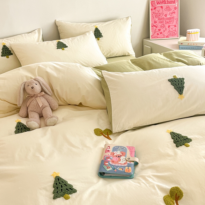 91家纺网 家纺一手货源 找家纺 琪格格  2025新款全棉纯棉大版卡通毛巾绣四件套 心愿小树米白配奶绿