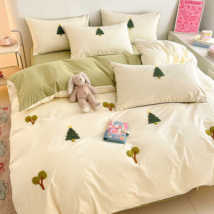 91家纺网 家纺一手货源 找家纺 琪格格  2025新款全棉纯棉大版卡通毛巾绣四件套 心愿小树米白配奶绿