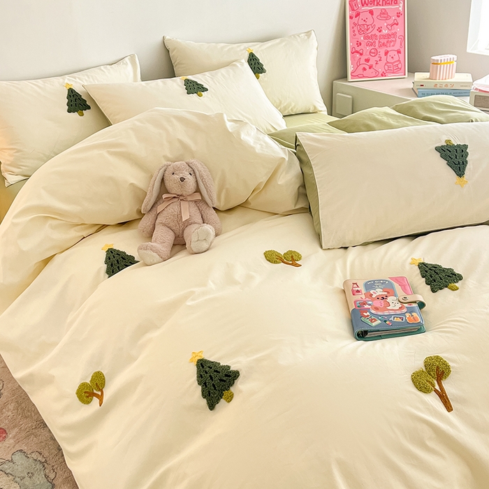 91家纺网 家纺一手货源 找家纺 琪格格  2025新款全棉纯棉大版卡通毛巾绣四件套 心愿小树米白配奶绿