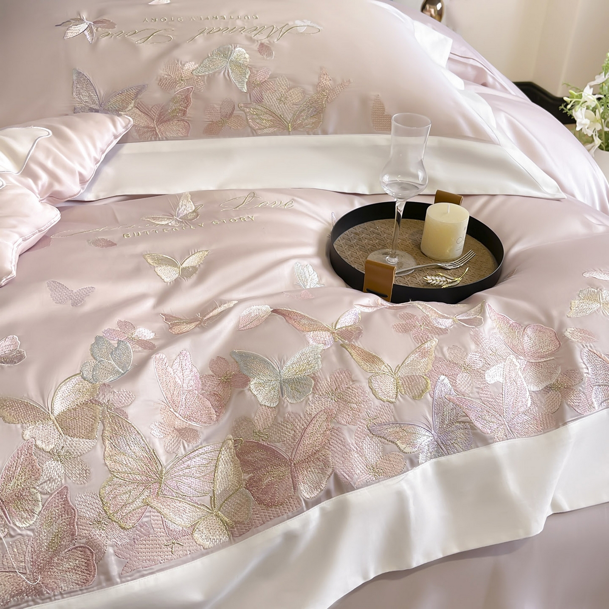 91家纺网 家纺一手货源 找家纺  2025直播爆款A类贡缎长绒棉四件套纯棉全棉重工刺绣被套床单高端拼接床上用品 七彩蝶梦-落樱粉