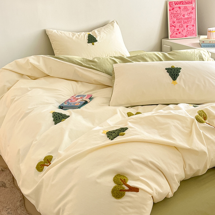 91家纺网 家纺一手货源 找家纺 琪格格  2025新款全棉纯棉大版卡通毛巾绣四件套 心愿小树米白配奶绿