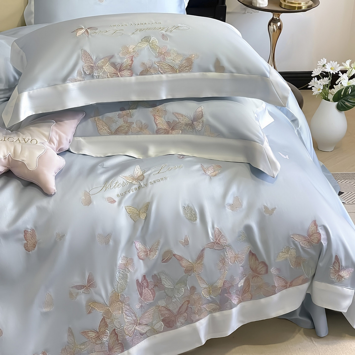 91家纺网 家纺一手货源 找家纺  2025直播爆款A类贡缎长绒棉四件套纯棉全棉重工刺绣被套床单高端拼接床上用品 七彩蝶梦-布鲁蓝