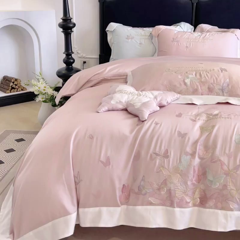 91家纺网 家纺一手货源 找家纺  2025直播爆款A类贡缎长绒棉四件套纯棉全棉重工刺绣被套床单高端拼接床上用品 七彩蝶梦-落樱粉
