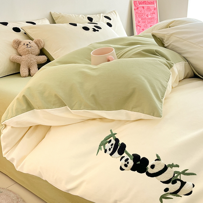 91家纺网 家纺一手货源 找家纺 琪格格  2025新款全棉纯棉大版卡通毛巾绣四件套  熊猫爬树