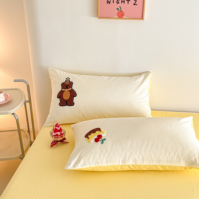 91家纺网 家纺一手货源 找家纺 琪格格  2025新款全棉纯棉大版卡通毛巾绣四件套 小熊生日派对 米白配奶黄