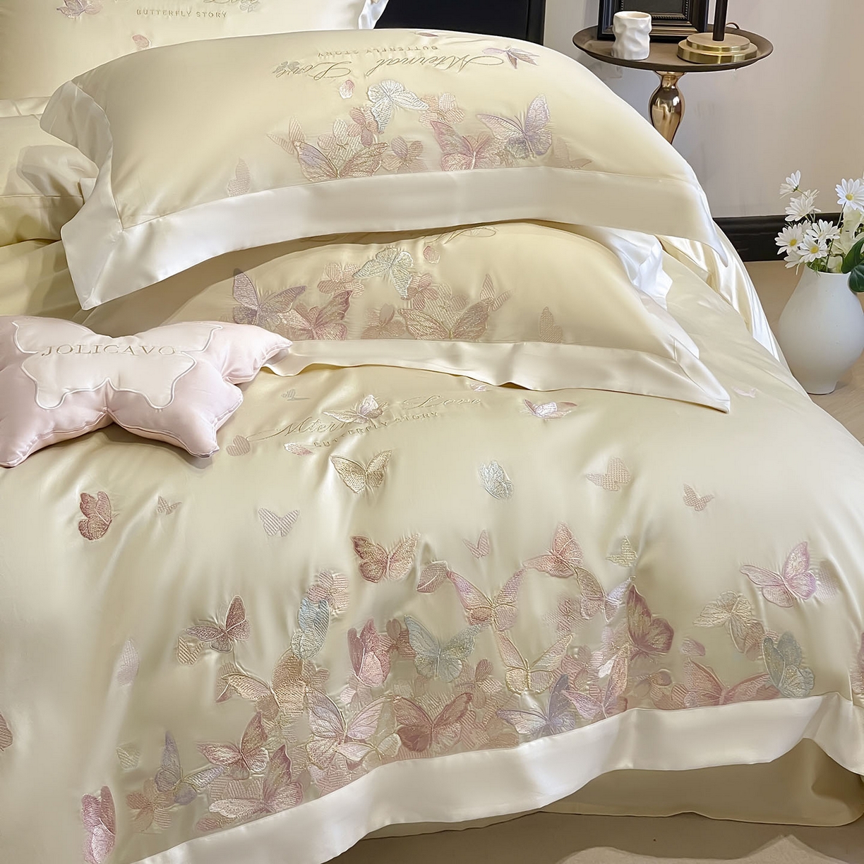 91家纺网 家纺一手货源 找家纺  2025直播爆款A类贡缎长绒棉四件套纯棉全棉重工刺绣被套床单高端拼接床上用品 七彩蝶梦-奶芙黄