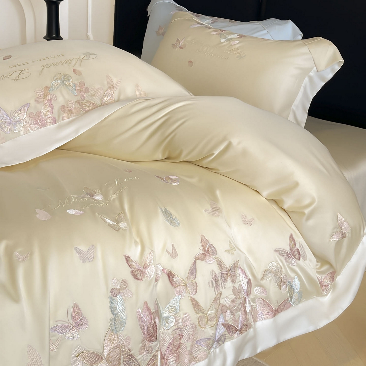 91家纺网 家纺一手货源 找家纺  2025直播爆款A类贡缎长绒棉四件套纯棉全棉重工刺绣被套床单高端拼接床上用品 七彩蝶梦-奶芙黄