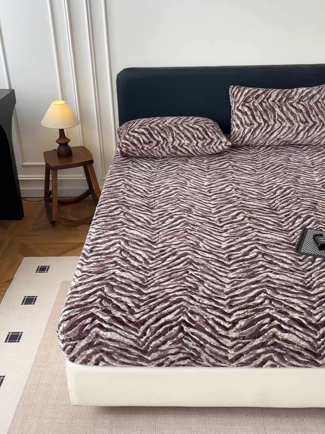 91家纺网 家纺一手货源 找家纺 朵朵家纺 2025新款加厚牛奶绒印花单床笠单品学生宿舍床垫保护套 床笠（床垫保护套可定制尺寸 ） 摩卡生活