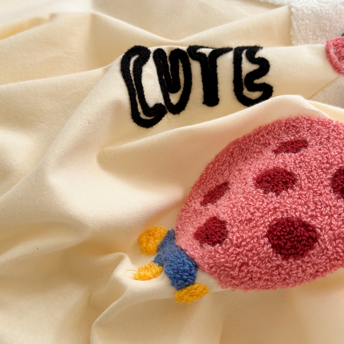 91家纺网 家纺一手货源 找家纺 （总）如意朵 2025新款全棉磨毛卡通毛巾绣四件套（专版花型）-场景二