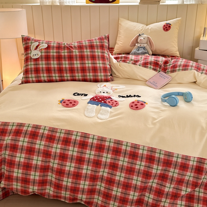 91家纺网 家纺一手货源 找家纺 （总）如意朵 2025新款全棉磨毛卡通毛巾绣四件套（专版花型）-场景二