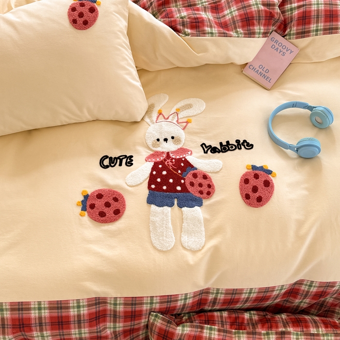 91家纺网 家纺一手货源 找家纺 （总）如意朵 2025新款全棉磨毛卡通毛巾绣四件套（专版花型）-场景二