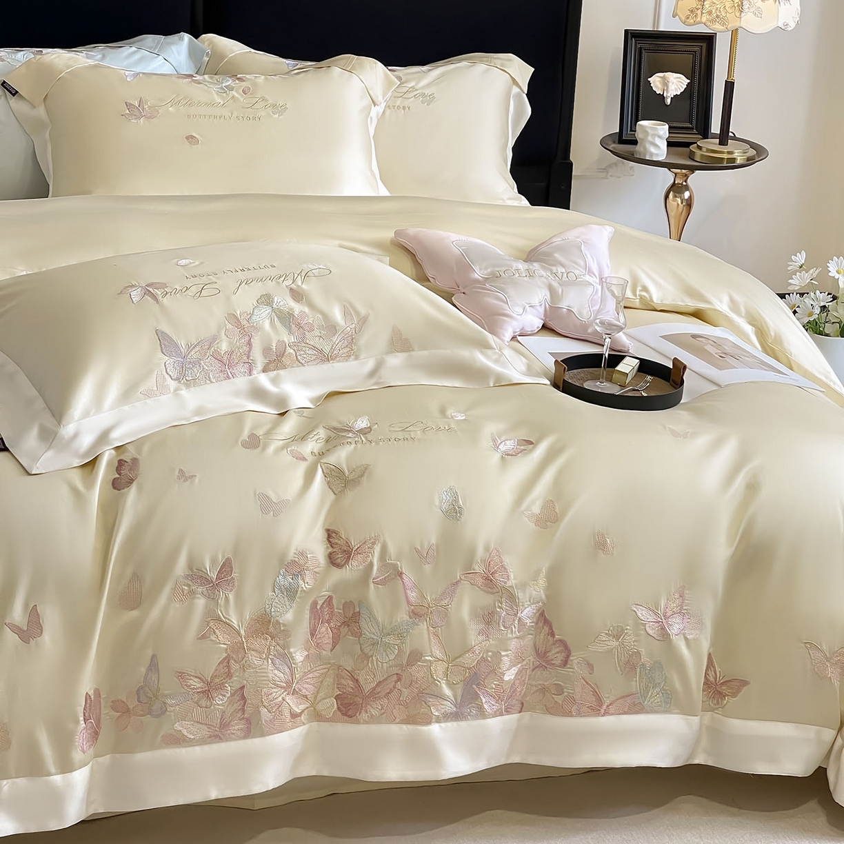 91家纺网 家纺一手货源 找家纺  2025直播爆款A类贡缎长绒棉四件套纯棉全棉重工刺绣被套床单高端拼接床上用品 七彩蝶梦-奶芙黄