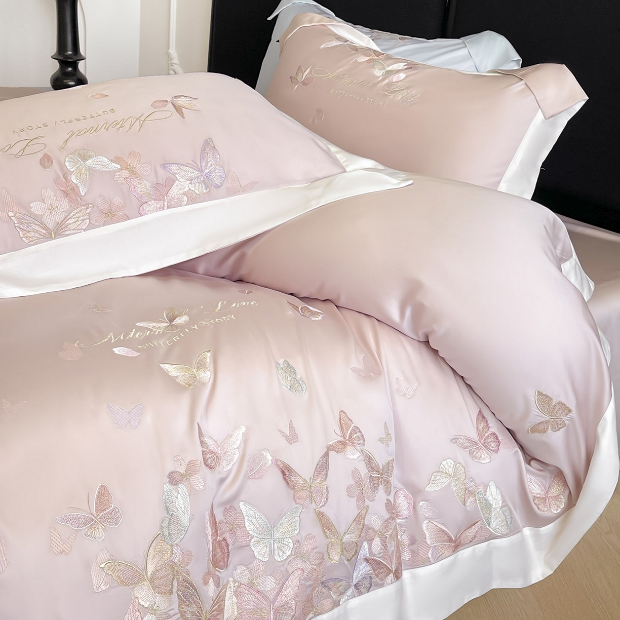 91家纺网 家纺一手货源 找家纺  2025直播爆款A类贡缎长绒棉四件套纯棉全棉重工刺绣被套床单高端拼接床上用品 七彩蝶梦-落樱粉