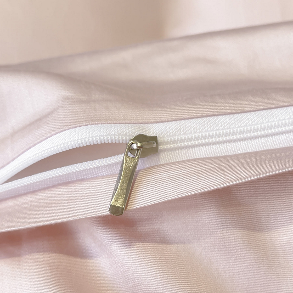 91家纺网 家纺一手货源 找家纺  2025直播爆款A类贡缎长绒棉四件套纯棉全棉重工刺绣被套床单高端拼接床上用品 七彩蝶梦-落樱粉