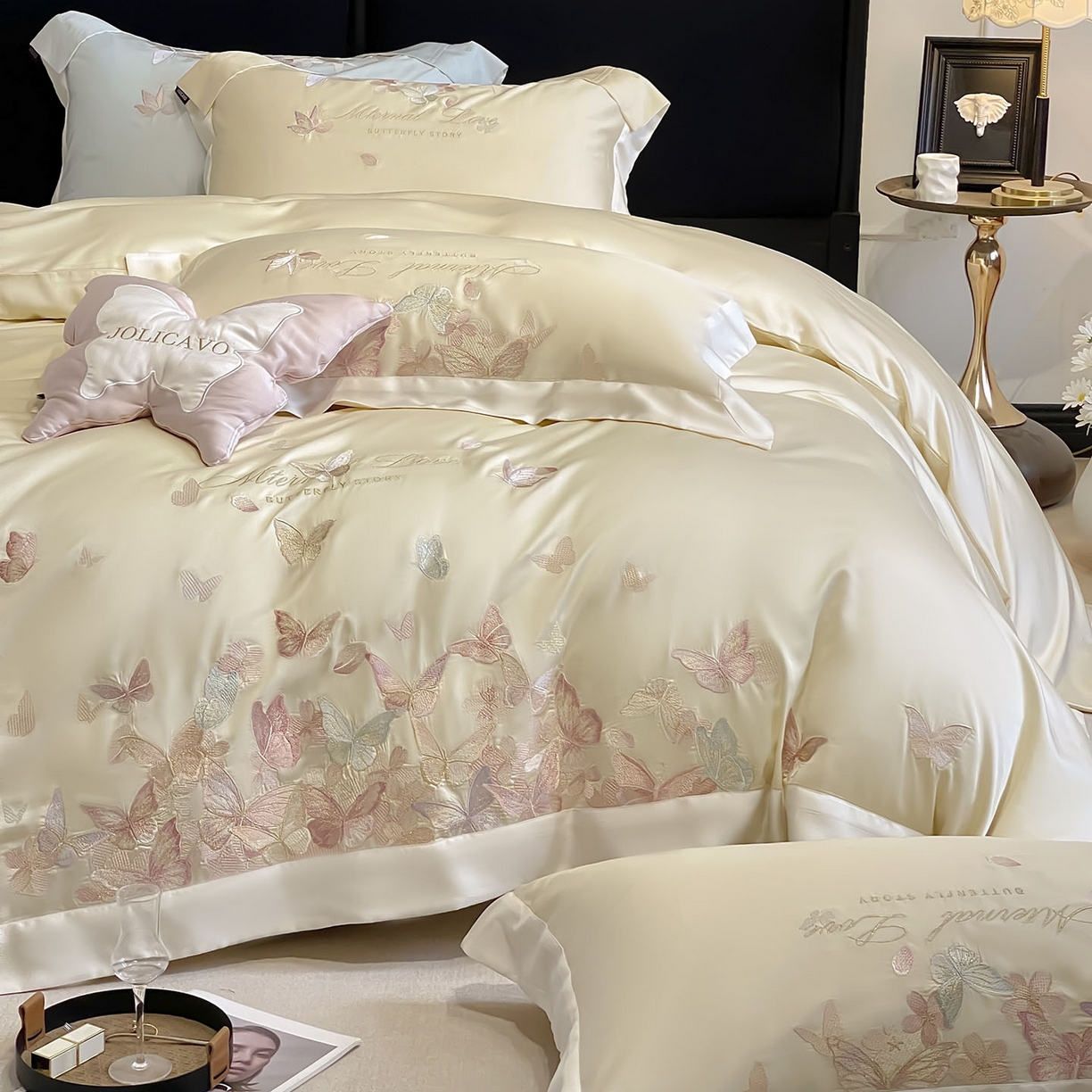 91家纺网 家纺一手货源 找家纺  2025直播爆款A类贡缎长绒棉四件套纯棉全棉重工刺绣被套床单高端拼接床上用品 七彩蝶梦-奶芙黄