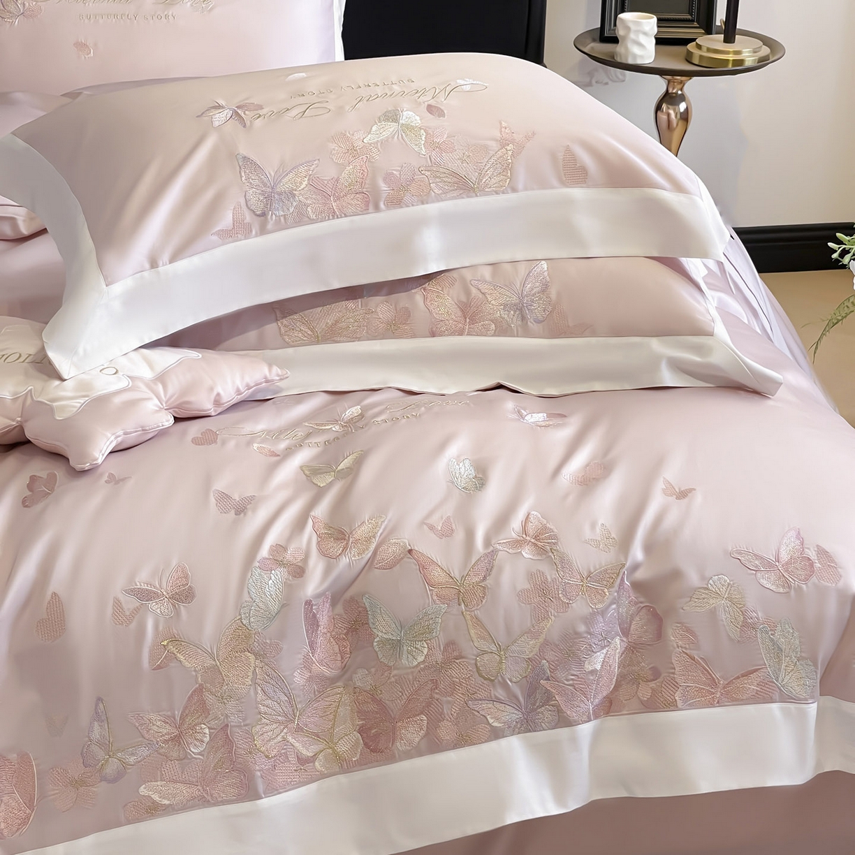 91家纺网 家纺一手货源 找家纺  2025直播爆款A类贡缎长绒棉四件套纯棉全棉重工刺绣被套床单高端拼接床上用品 七彩蝶梦-落樱粉