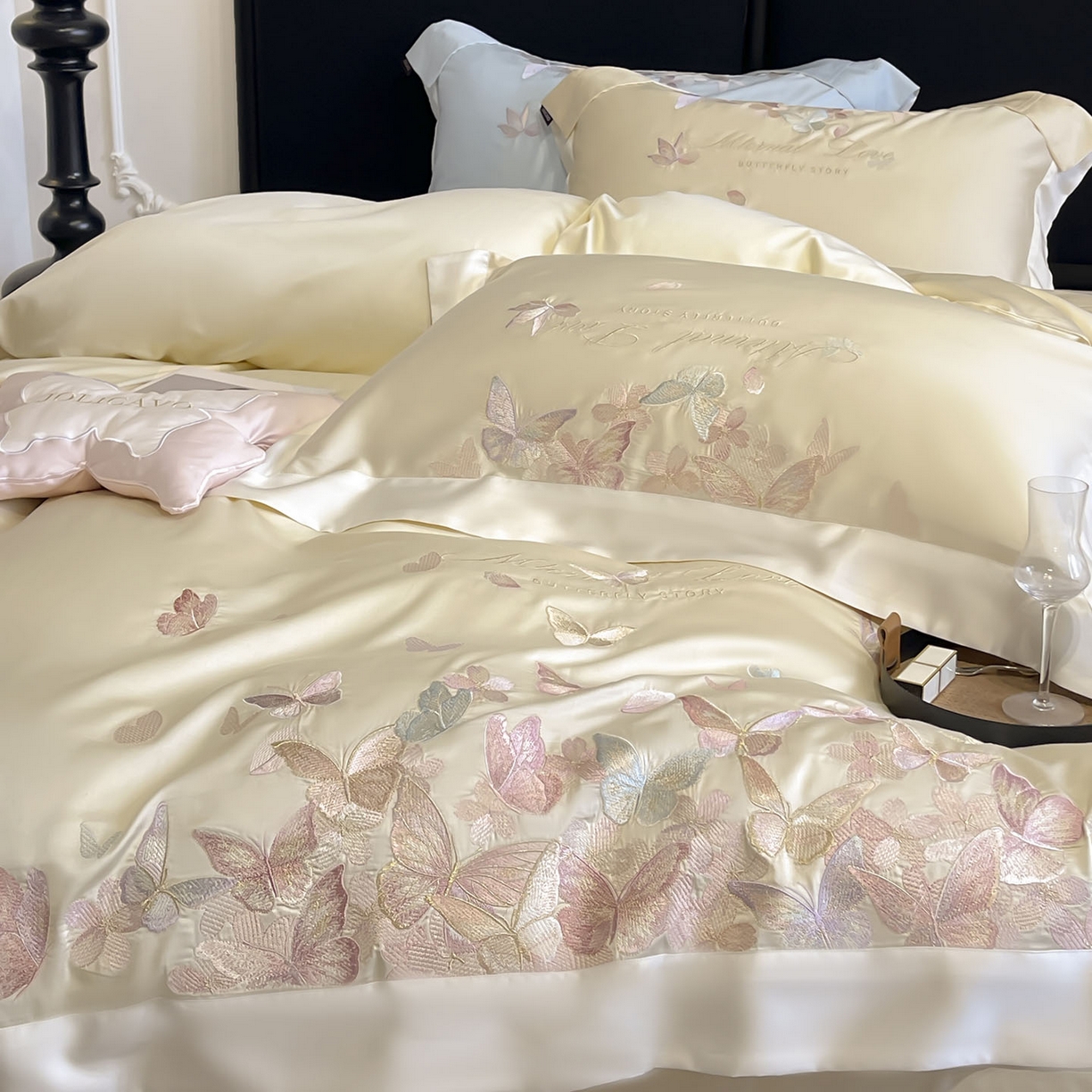 91家纺网 家纺一手货源 找家纺  2025直播爆款A类贡缎长绒棉四件套纯棉全棉重工刺绣被套床单高端拼接床上用品 七彩蝶梦-奶芙黄