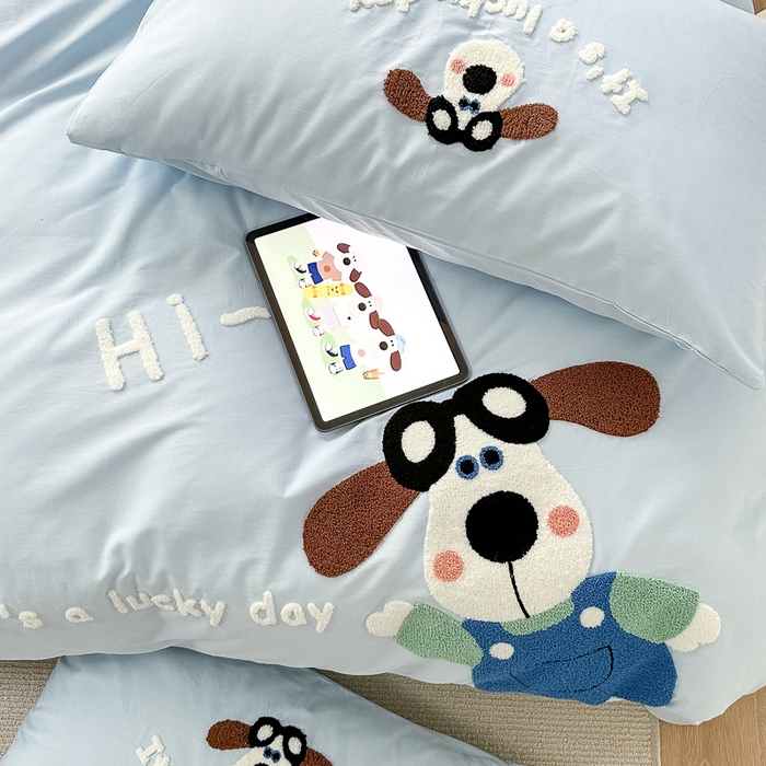 91家纺网 家纺一手货源 找家纺 如意朵 2025新款全棉纯棉小清新印花加绣花四件套 飞行狗