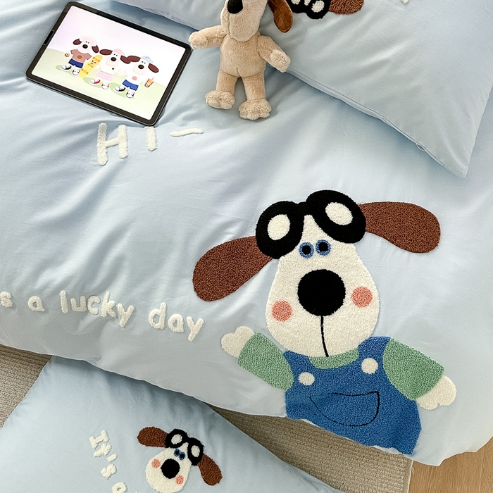 91家纺网 家纺一手货源 找家纺 如意朵 2025新款全棉纯棉小清新印花加绣花四件套 飞行狗