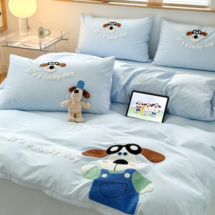 91家纺网 家纺一手货源 找家纺 如意朵 2025新款全棉纯棉小清新印花加绣花四件套 飞行狗