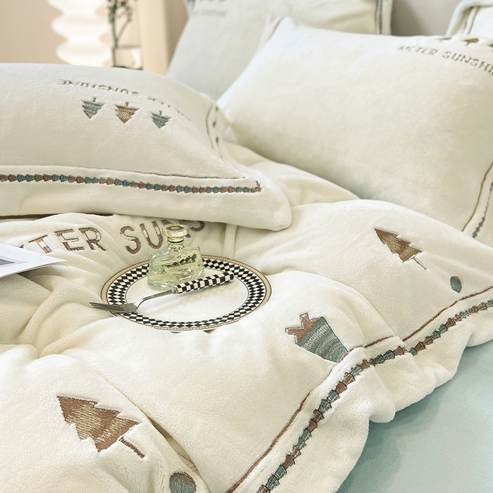 91家纺网 家纺一手货源 找家纺 家居1号家纺 2025新款230克牛奶绒全消光冬季爆款四件套-唯美意境 唯美意境-奶昔白+湖蓝