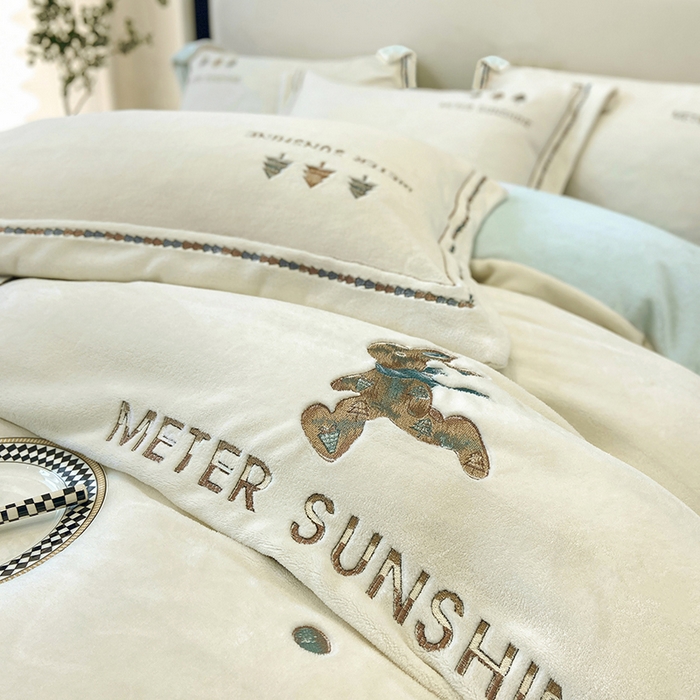 91家纺网 家纺一手货源 找家纺 家居1号家纺 2025新款230克牛奶绒全消光冬季爆款四件套-唯美意境 唯美意境-奶昔白+湖蓝