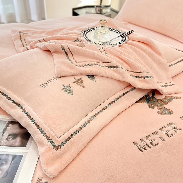 91家纺网 家纺一手货源 找家纺 家居1号家纺 2025新款230克牛奶绒全消光冬季爆款四件套-唯美意境 唯美意境-少女粉