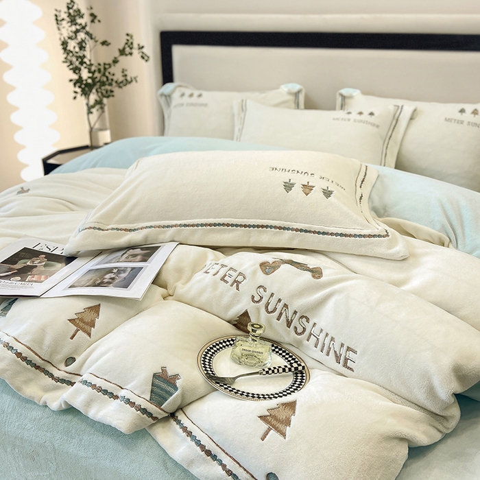 91家纺网 家纺一手货源 找家纺 家居1号家纺 2025新款230克牛奶绒全消光冬季爆款四件套-唯美意境 唯美意境-奶昔白+湖蓝