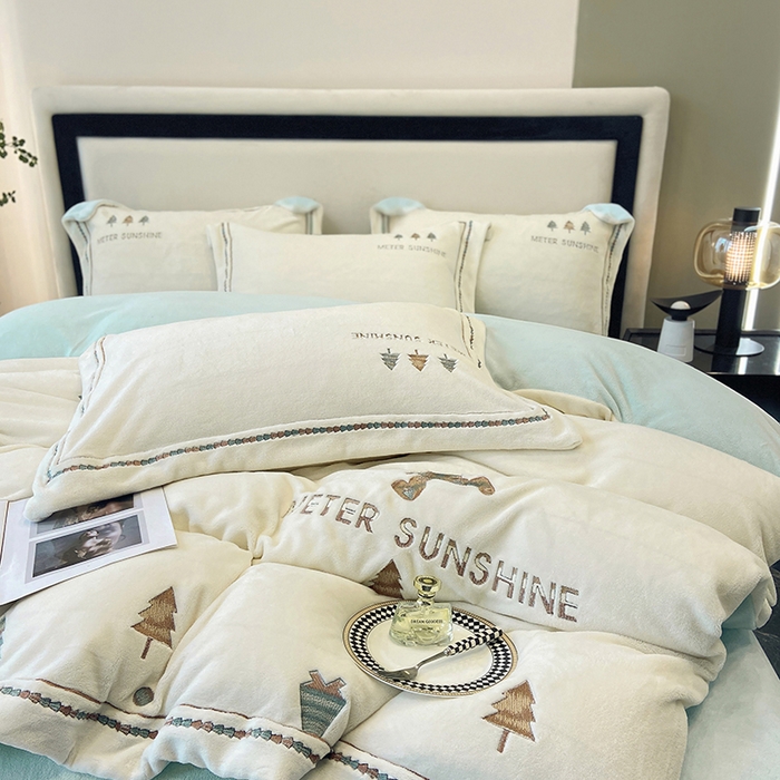91家纺网 家纺一手货源 找家纺 家居1号家纺 2025新款230克牛奶绒全消光冬季爆款四件套-唯美意境 唯美意境-奶昔白+湖蓝
