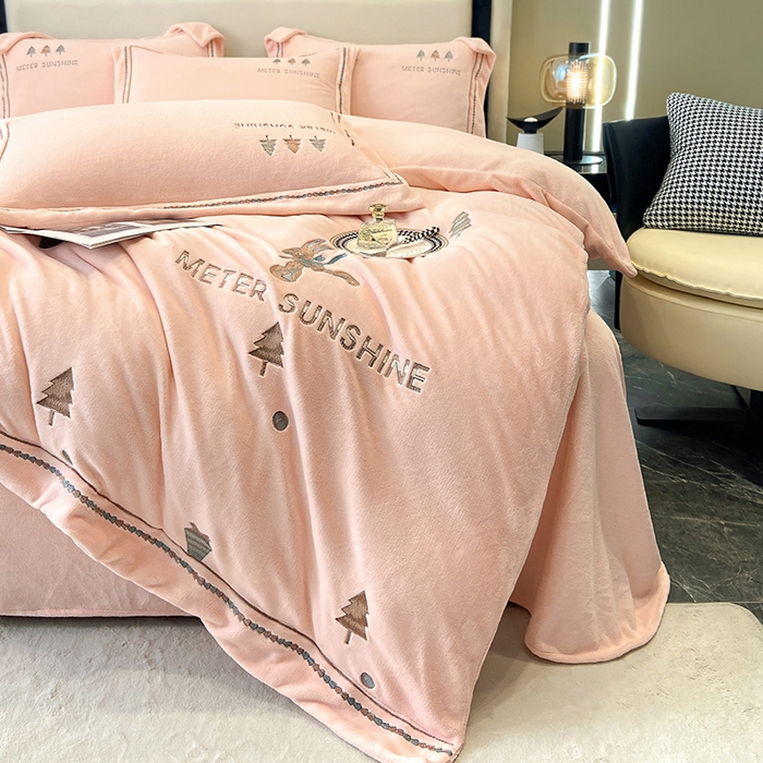 91家纺网 家纺一手货源 找家纺 家居1号家纺 2025新款230克牛奶绒全消光冬季爆款四件套-唯美意境 唯美意境-少女粉