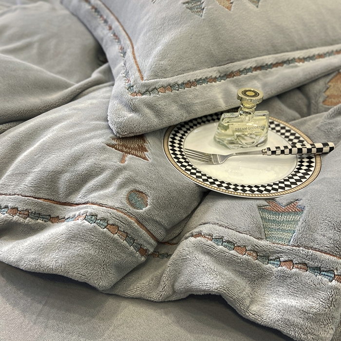 91家纺网 家纺一手货源 找家纺 （总）家居1号家纺 2025新款230克牛奶绒全消光冬季爆款四件套-唯美意境（全网控价！活动立减券后价格不得低于：标准258元，加278元！请大家把控利润！严禁内卷！会员优惠10元！）