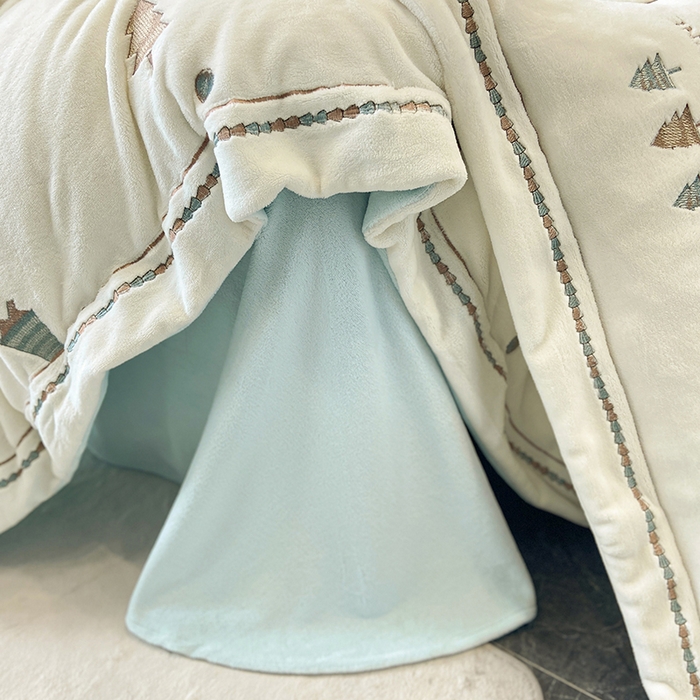 91家纺网 家纺一手货源 找家纺 家居1号家纺 2025新款230克牛奶绒全消光冬季爆款四件套-唯美意境 唯美意境-奶昔白+湖蓝