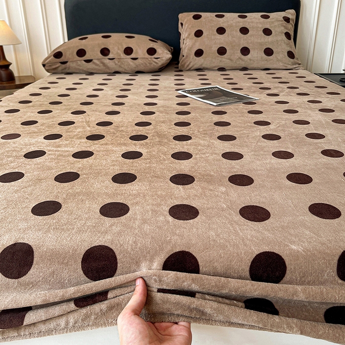 91家纺网 家纺一手货源 找家纺 朵朵家纺 2025新款加厚牛奶绒印花单床笠单品学生宿舍床垫保护套 床笠（床垫保护套可定制尺寸 ） 卡布奇诺