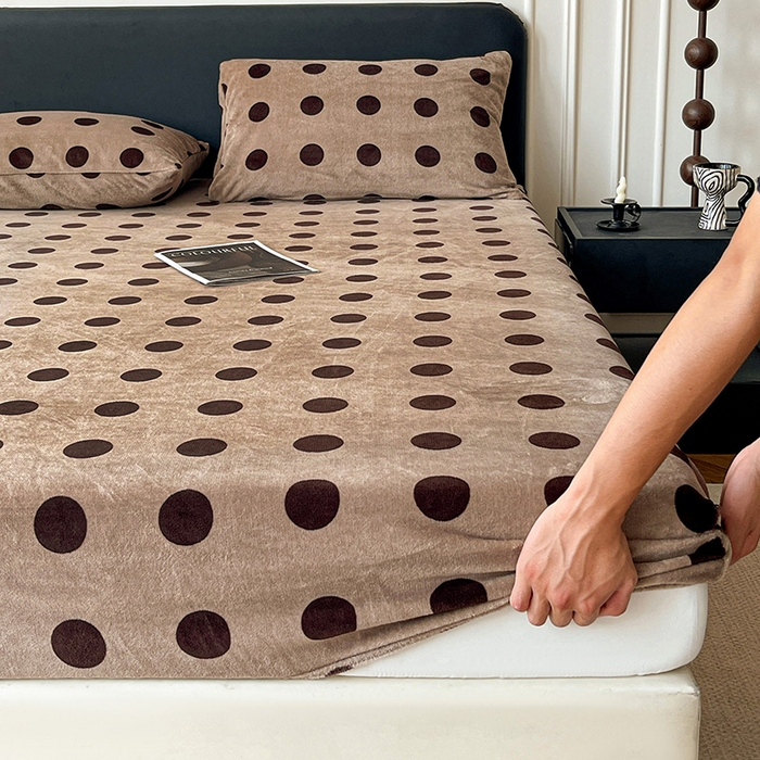 91家纺网 家纺一手货源 找家纺 朵朵家纺 2025新款加厚牛奶绒印花单床笠单品学生宿舍床垫保护套 床笠（床垫保护套可定制尺寸 ） 卡布奇诺