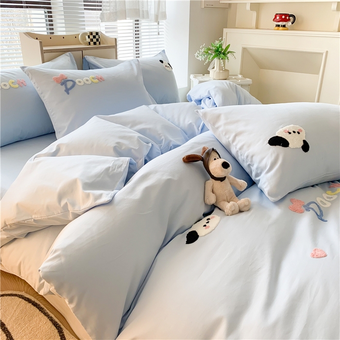 91家纺网 家纺一手货源 找家纺 如意朵 2025新款全棉纯棉小清新印花加绣花四件套 俏皮狗狗蓝