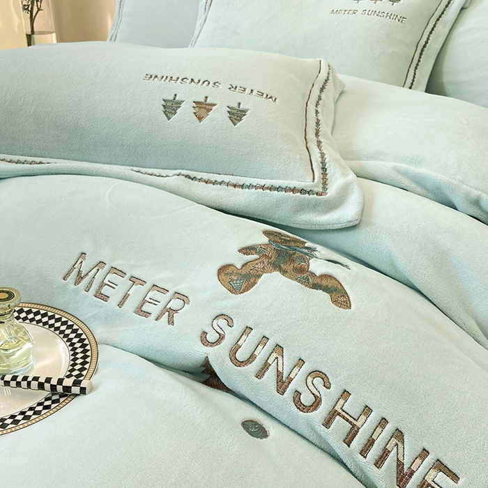 91家纺网 家纺一手货源 找家纺 家居1号家纺 2025新款230克牛奶绒全消光冬季爆款四件套-唯美意境 唯美意境-蓝绿