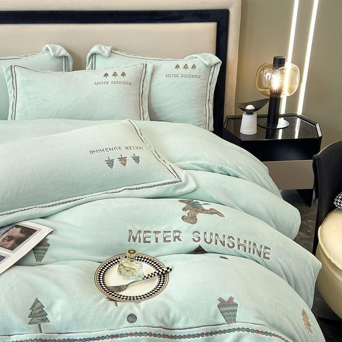 91家纺网 家纺一手货源 找家纺 家居1号家纺 2025新款230克牛奶绒全消光冬季爆款四件套-唯美意境 唯美意境-蓝绿