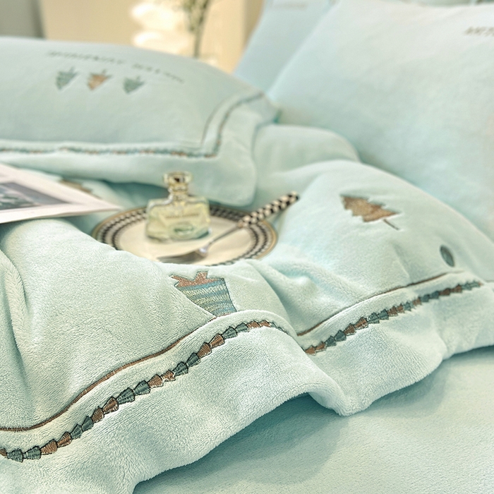 91家纺网 家纺一手货源 找家纺 家居1号家纺 2025新款230克牛奶绒全消光冬季爆款四件套-唯美意境 唯美意境-蓝绿
