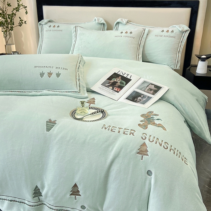 91家纺网 家纺一手货源 找家纺 家居1号家纺 2025新款230克牛奶绒全消光冬季爆款四件套-唯美意境 唯美意境-蓝绿
