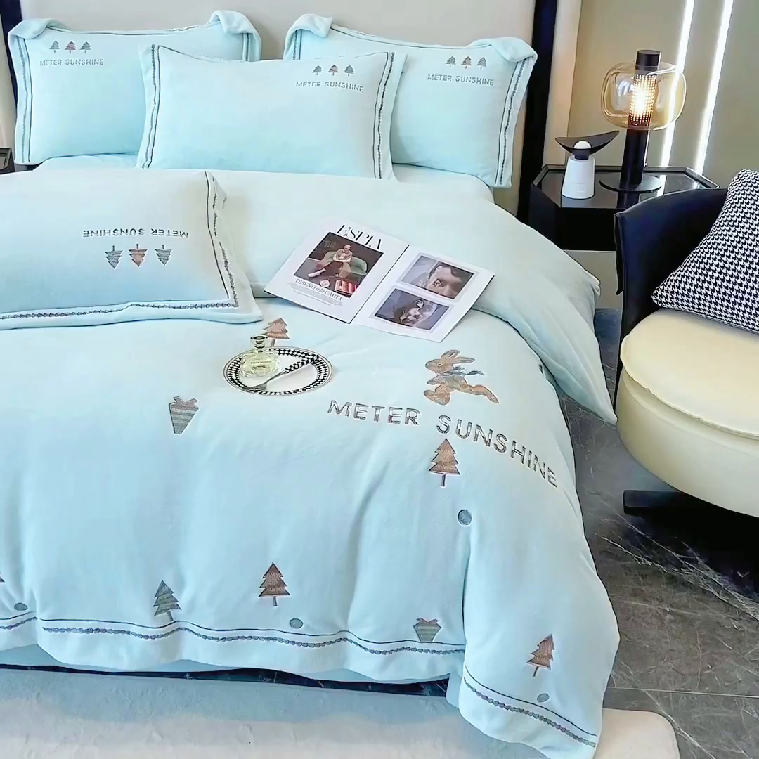 91家纺网 家纺一手货源 找家纺 家居1号家纺 2025新款230克牛奶绒全消光冬季爆款四件套-唯美意境 唯美意境-蓝绿