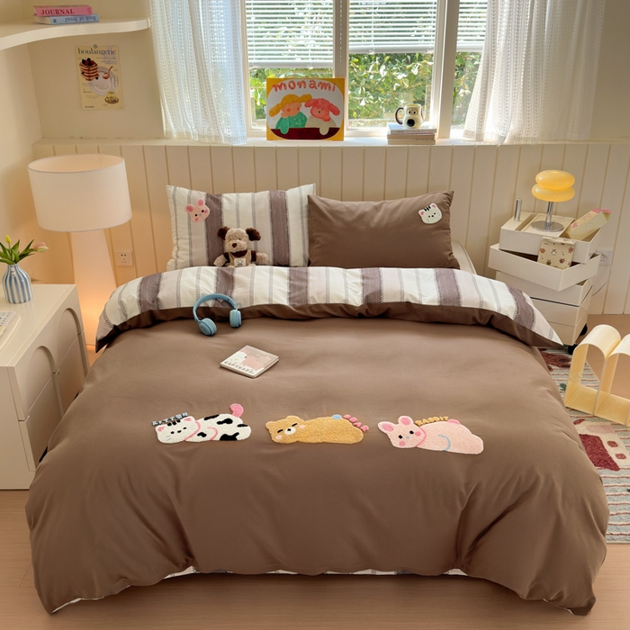 91家纺网 家纺一手货源 找家纺 （总）如意朵 2025新款全棉磨毛卡通毛巾绣四件套（专版花型）-场景二