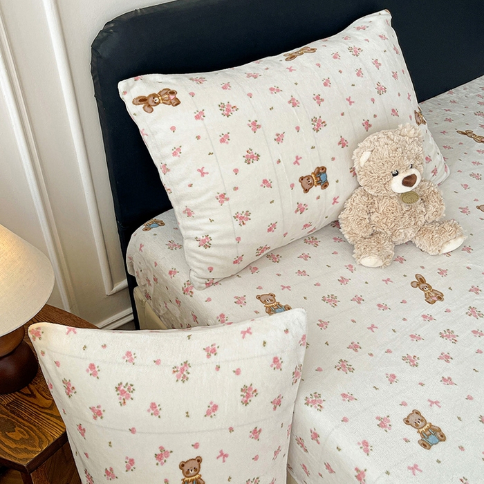 91家纺网 家纺一手货源 找家纺 朵朵家纺 2025新款加厚牛奶绒印花单床笠单品学生宿舍床垫保护套 床笠（床垫保护套可定制尺寸 ） 玫瑰小熊