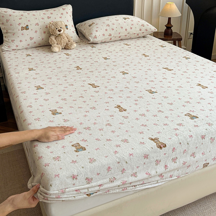 朵朵家纺 2025新款加厚牛奶绒印花单床笠单品学生宿舍床垫保护套 床笠（床垫保护套可定制尺寸 ） 玫瑰小熊