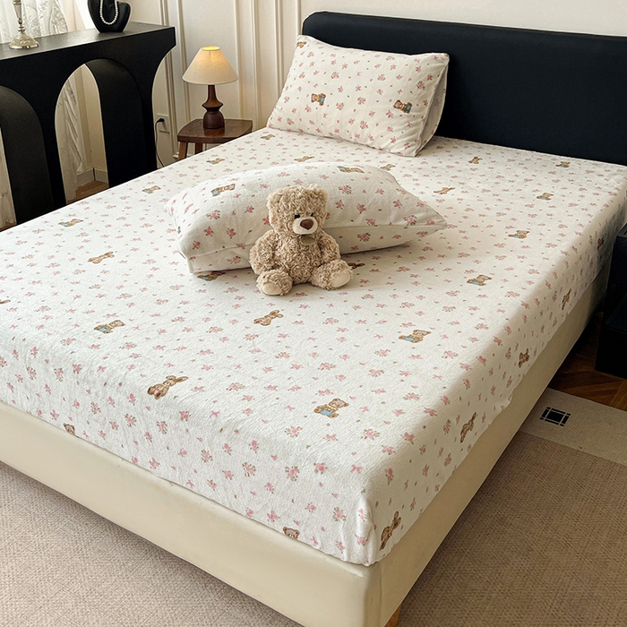 91家纺网 家纺一手货源 找家纺 朵朵家纺 2025新款加厚牛奶绒印花单床笠单品学生宿舍床垫保护套 床笠（床垫保护套可定制尺寸 ） 玫瑰小熊