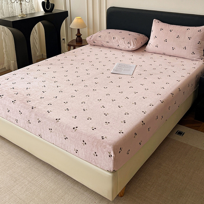 91家纺网 家纺一手货源 找家纺 朵朵家纺 2025新款加厚牛奶绒印花单床笠单品学生宿舍床垫保护套 床笠（床垫保护套可定制尺寸 ） 魅惑樱桃