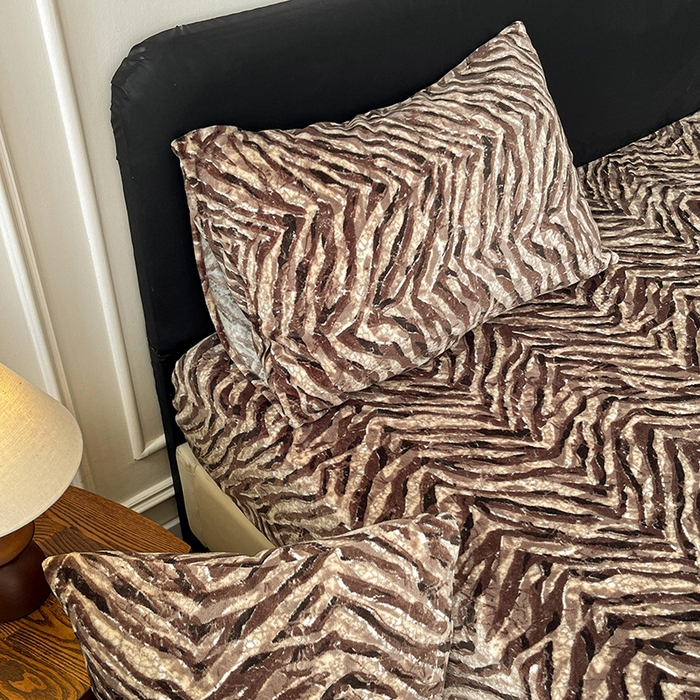 91家纺网 家纺一手货源 找家纺 朵朵家纺 2025新款加厚牛奶绒印花单床笠单品学生宿舍床垫保护套 床笠（床垫保护套可定制尺寸 ） 摩卡生活