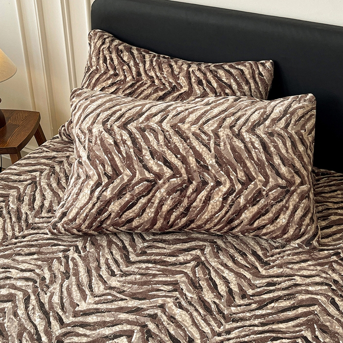 91家纺网 家纺一手货源 找家纺 朵朵家纺 2025新款加厚牛奶绒印花单床笠单品学生宿舍床垫保护套 床笠（床垫保护套可定制尺寸 ） 摩卡生活