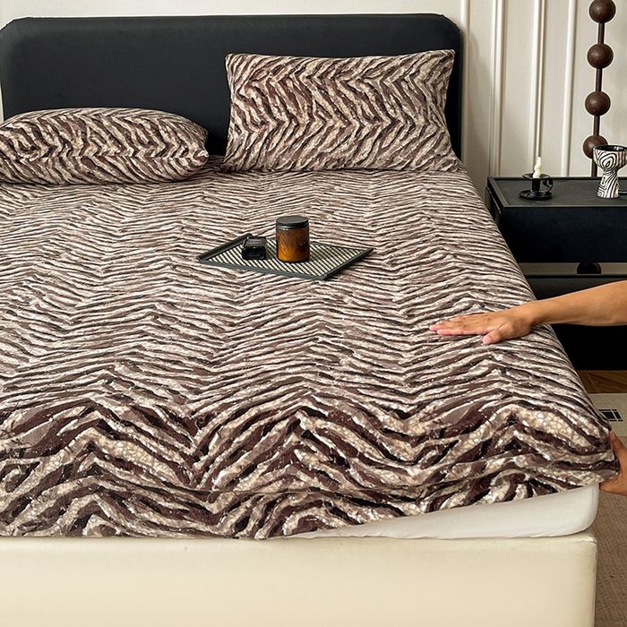 91家纺网 家纺一手货源 找家纺 朵朵家纺 2025新款加厚牛奶绒印花单床笠单品学生宿舍床垫保护套 床笠（床垫保护套可定制尺寸 ） 摩卡生活